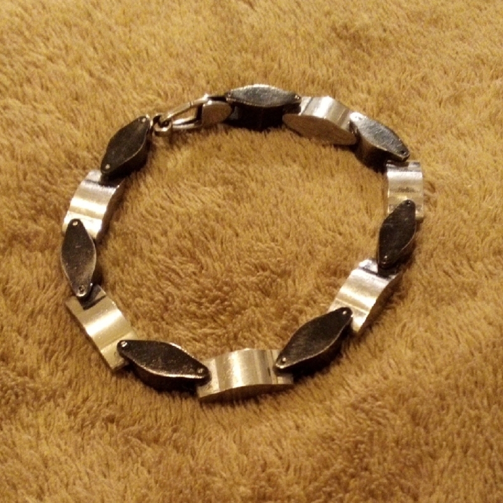 Chic Women's Black and Silver Necklace - Picture 5 of 7